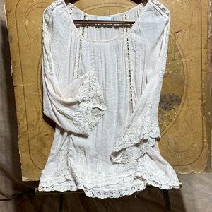 Pretty, flows, boho…..nice delicate details